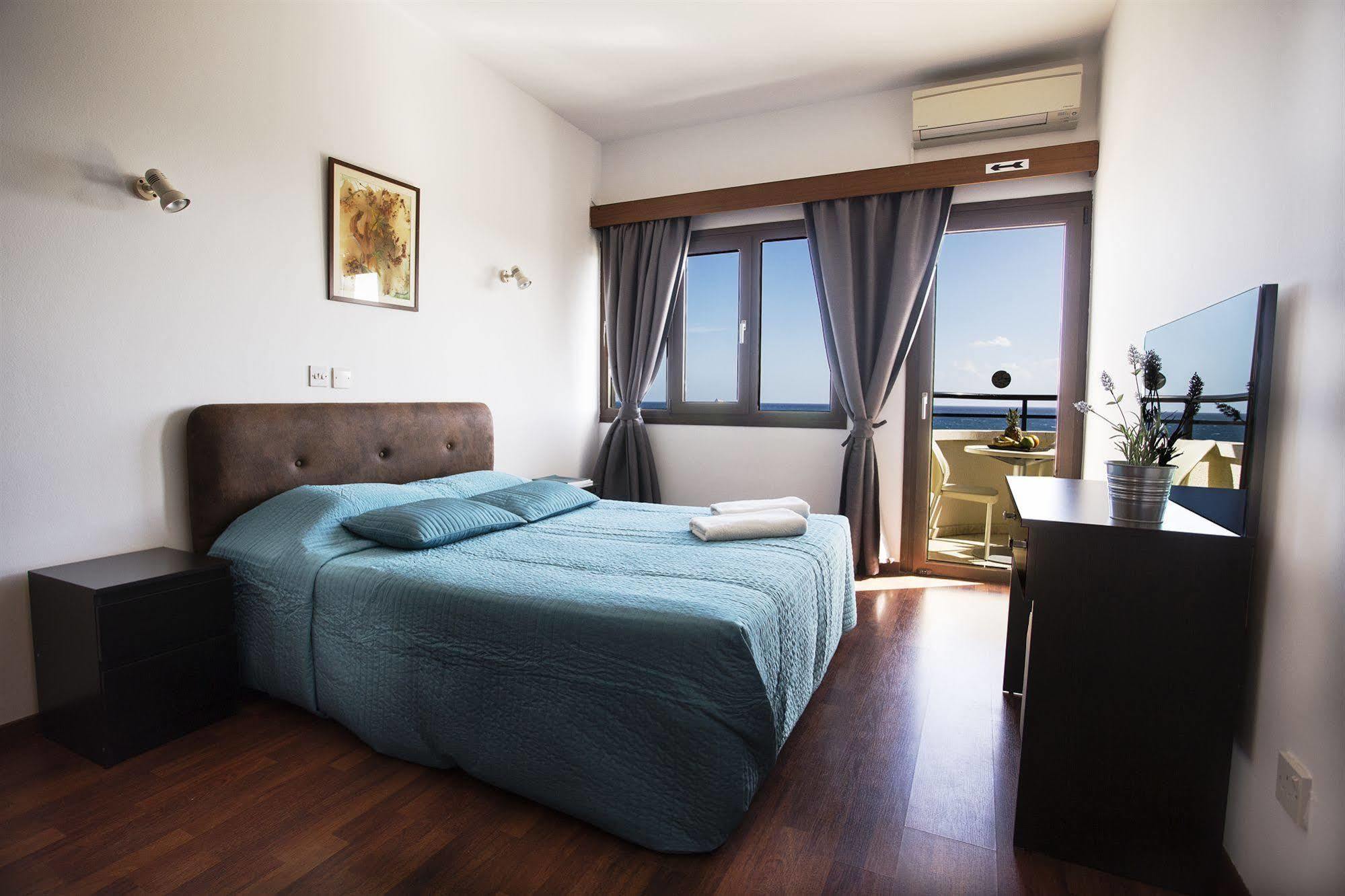 Pigeon Beach Hotel Apartments Limassol Extérieur photo